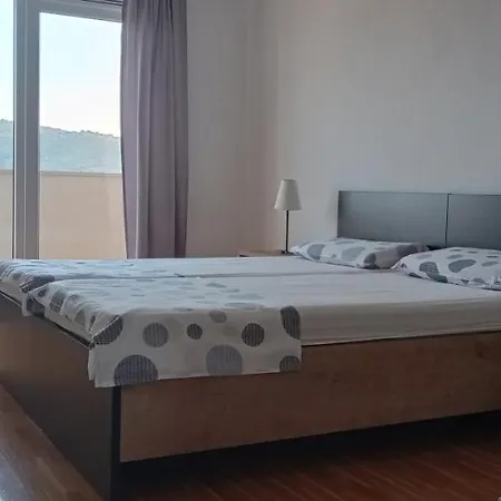 דירה With Balcony *